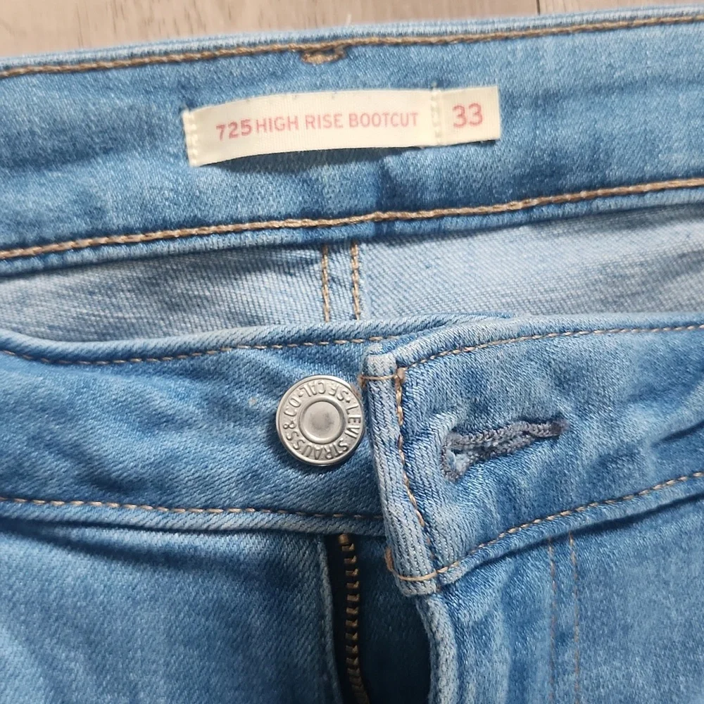 Levi Strauss & Co 725 High Rise Bootcut Classic Blue Women's Jeans - Picture 2 of 7